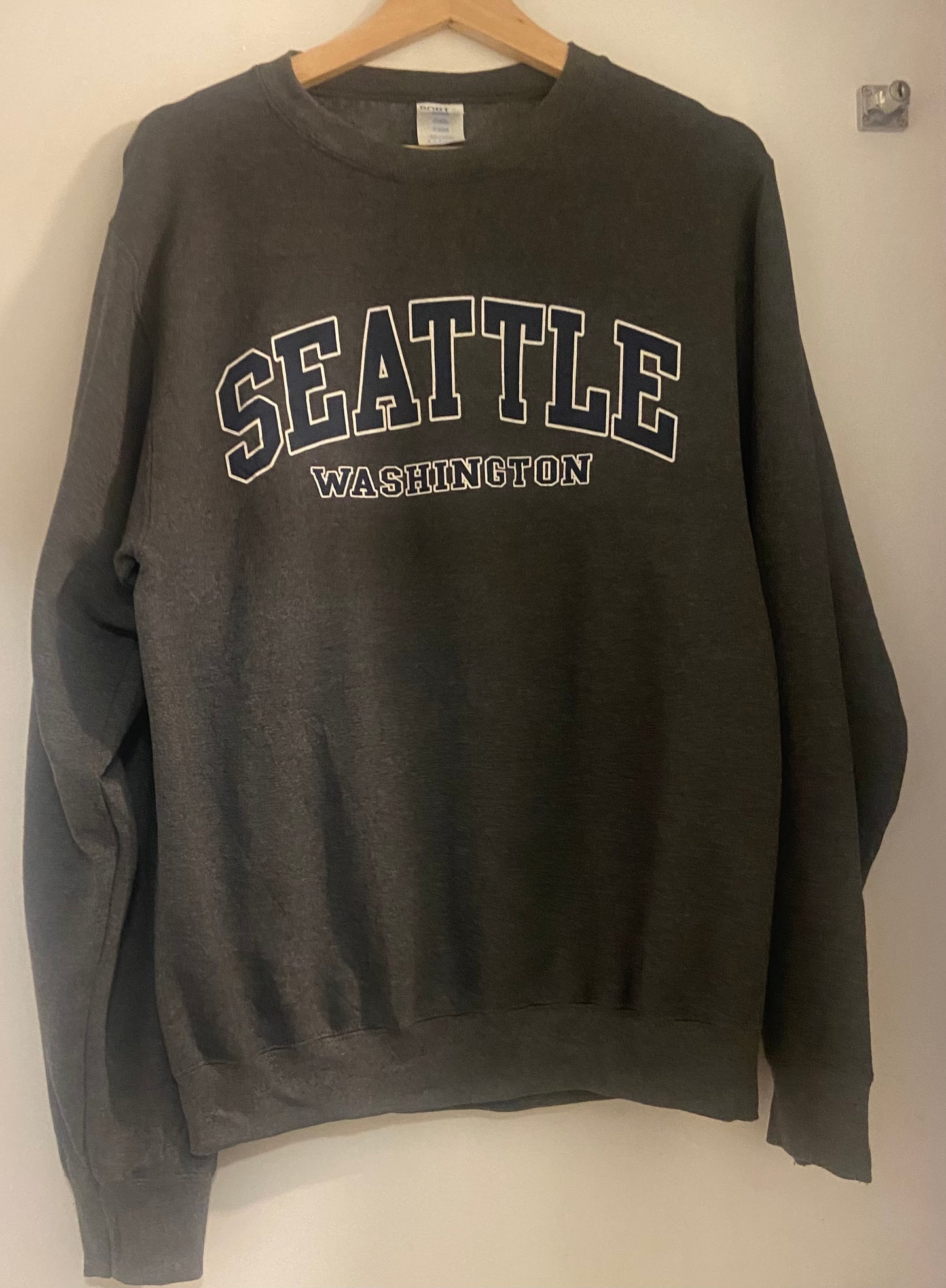 Men’s Port & Co Grey Seattle Washington Sweatshirt Size M